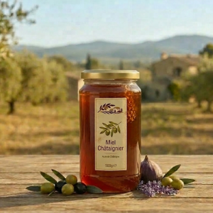 Pot de miel de châtaignier brun foncé avec une robe ambrée.